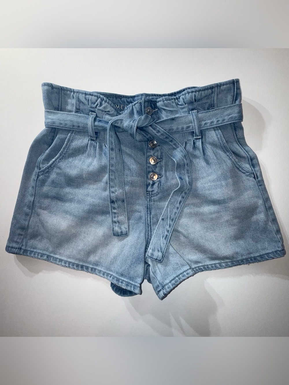 American Eagle Paperbag Mom Shorts Women’s Size 10 Light Wash Button Fly